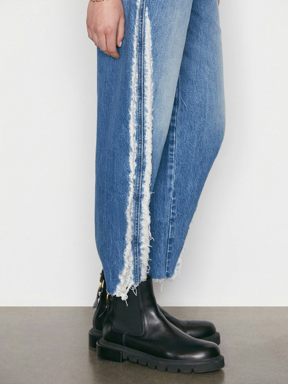 jeans side detail view alt:fit2